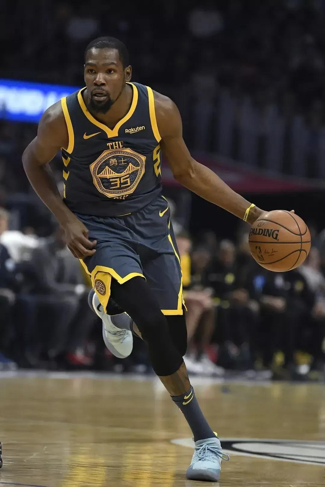 徐灿成功卫冕高频输出压制对手守住金腰带