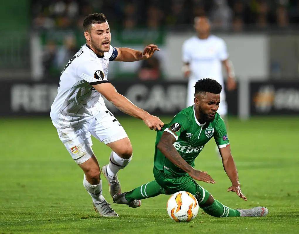 士展开激烈 士展开激烈