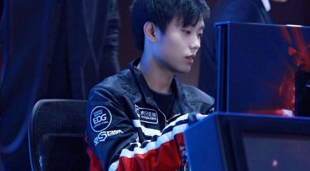 英超：布伦特福德以1比1 踢和埃弗顿.