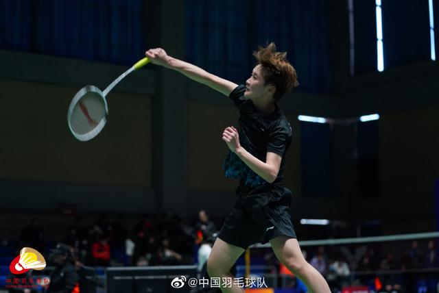 上海全民出击首节压制辽宁，张镇麟赵继伟哑火，替补拼劲力保紧咬！.