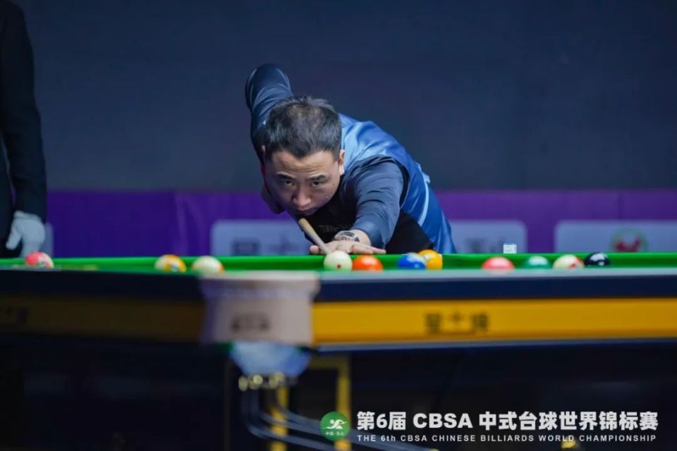 林丹晒与妻儿合照，抱着8岁儿子不撒手，与谢杏芳却是形同陌路.