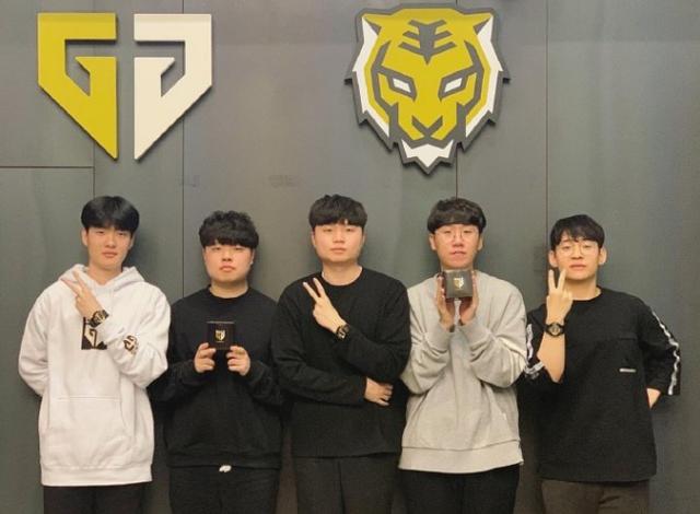 人生活不仅 人生活不仅