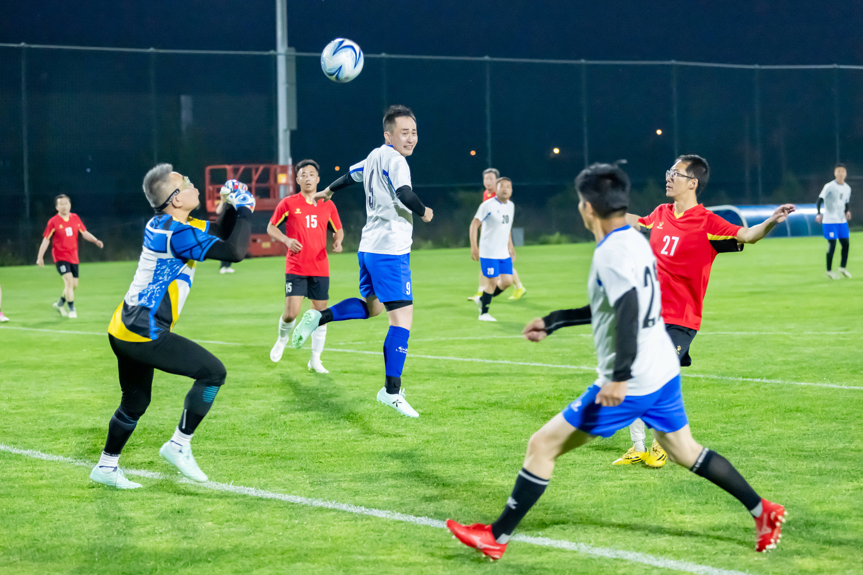 热议小卡阴阳合同事件：湖记龙记侧面指控多条款成间接证据联盟将调查